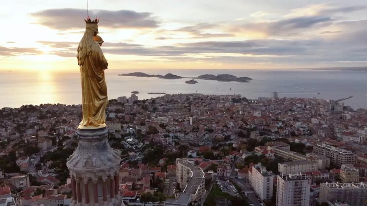 Retransmission des cultes et documentaires pour célébrer la fête chrétienne